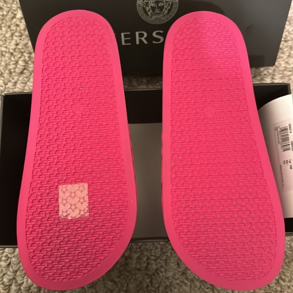 Versace Pool Slide 'La Greca - Fuchsia' - Picture 2 of 6